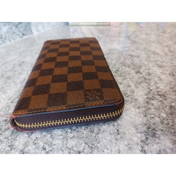 Louis Vuitton Damier Zippy Wallet - Picture 6 of 13